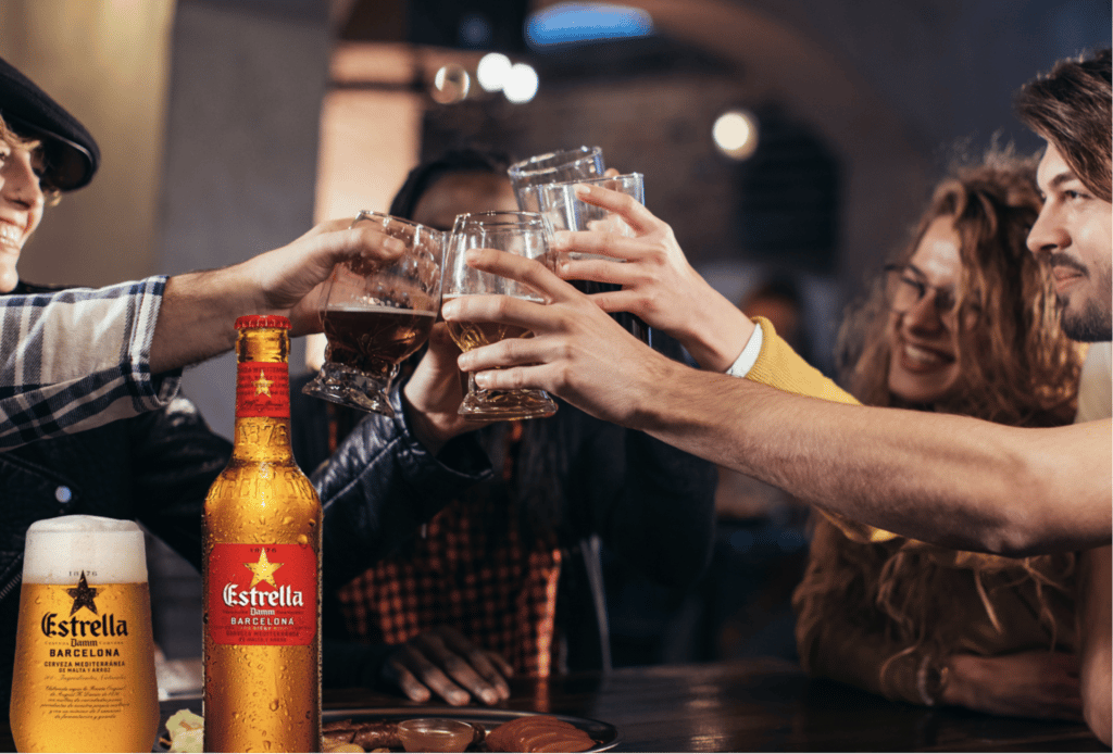 Cerveza Damms, un estilo de vida que ha impactado en miles de españoles.